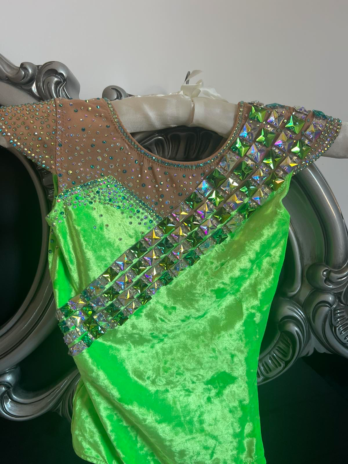 Vibrant velour neon green leotard for rhythmic gymnastics, age 9-10-11 years — photo 5