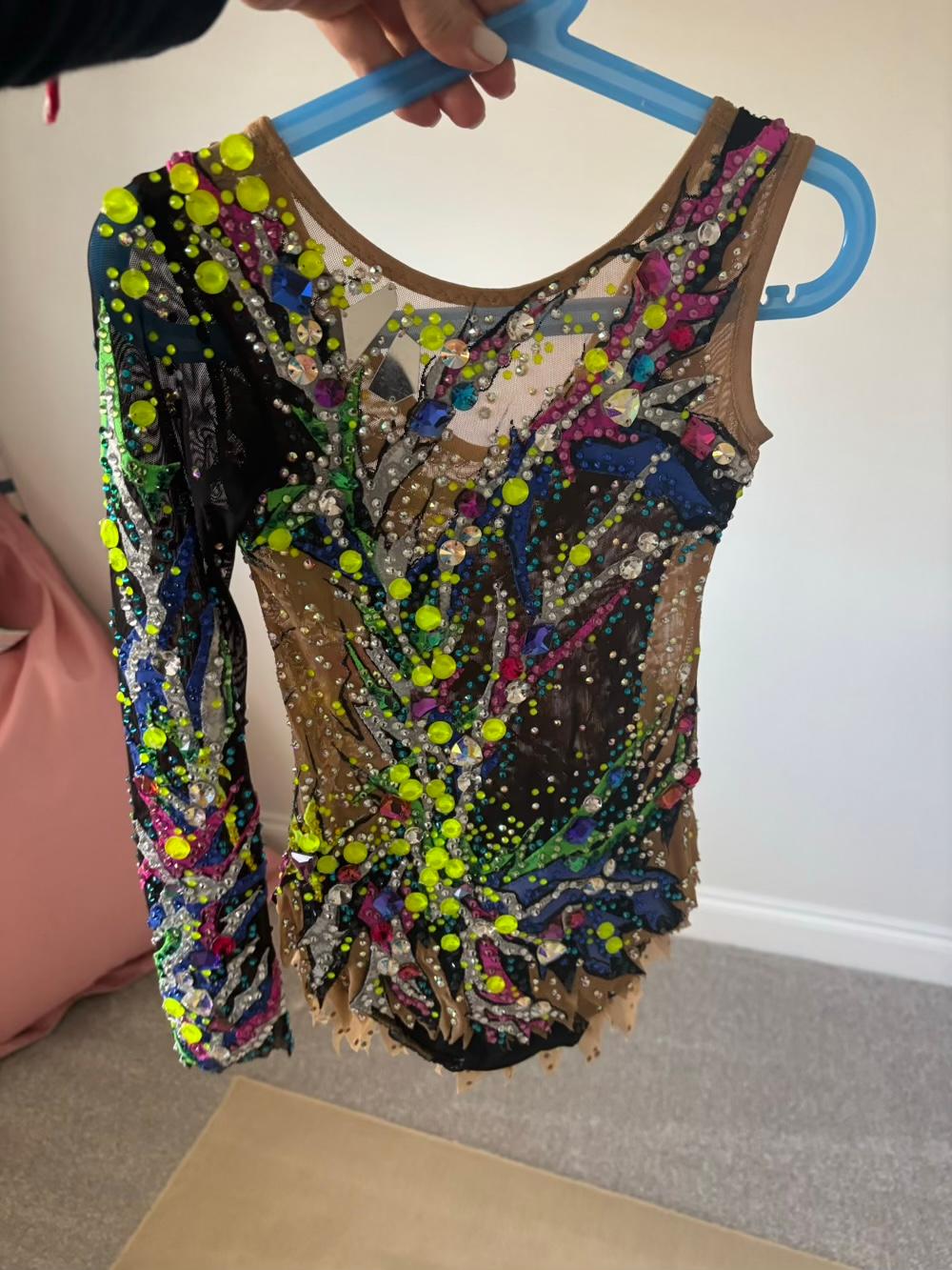 Beautiful leotard, age 7-9 — photo 3